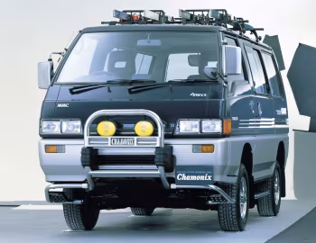 Mitsubishi Delica Star Wagon 4WD "Chamonix" '06.1986–87