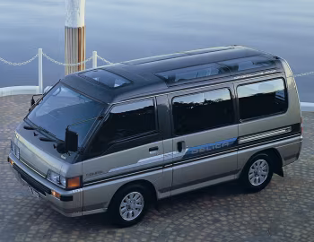 Mitsubishi Delica Star Wagon Exceed '06.1986–08.1987