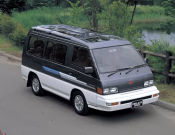 Mitsubishi Delica Star Wagon Exceed '09.1988–08.1990