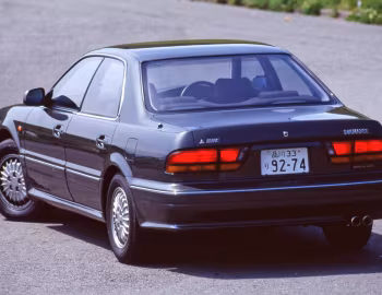 Mitsubishi Diamante 25V-SE [Japan] (F15A) '05.1990–09.1992