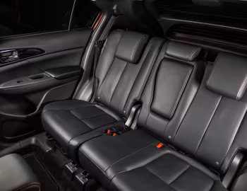 Интерьер 2018–21 Mitsubishi Eclipse Cross [North America] '2018–21