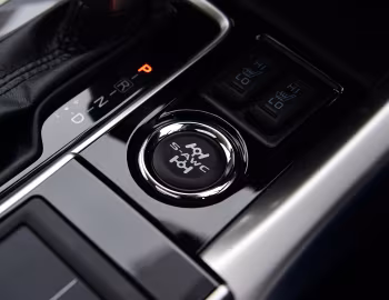 Інтэр'ер Mitsubishi Eclipse Cross "Black Connected" [UK-spec] '2019–20