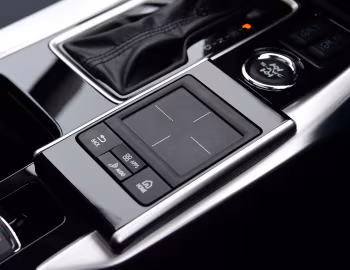 Інтэр'ер Mitsubishi Eclipse Cross "Black Connected" [UK-spec] '2019–20