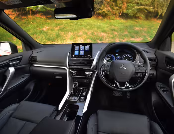 Painel frontal Mitsubishi Eclipse Cross PHEV [Japan] '2020–pr.