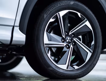 Mitsubishi Eclipse Cross PHEV [Japan] '2020–pr.