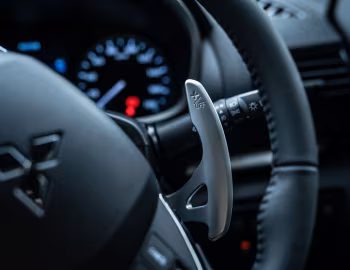 Interior Mitsubishi Eclipse Cross PHEV [Japan] '2020–pr.