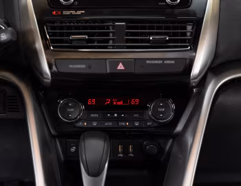 Interior 2022–pr. Mitsubishi Eclipse Cross SEL [North America] '2021–pr.