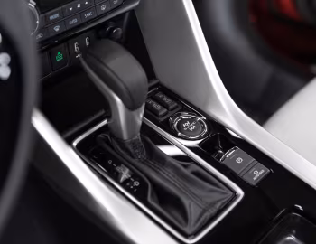 Interior 2022–pr. Mitsubishi Eclipse Cross SEL [North America] '2021–pr.