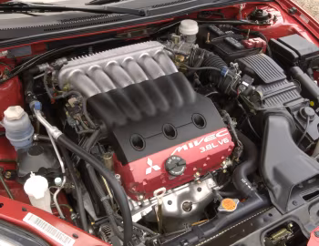 Под капотом 2006–08 Mitsubishi Eclipse GT [North America] '2005–08