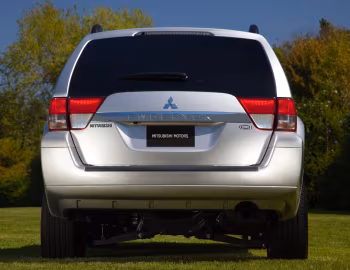 2010–11 Mitsubishi Endeavor '2009–08.2011