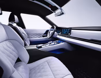 Интерьер Mitsubishi Engelberg Tourer '03.2019