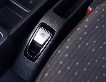 Interior Mitsubishi Fuso Canter [EU-spec] '12.2021–pr.