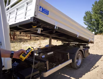 Mitsubishi Fuso Canter 3S13 Three-way Tipper [Portugal] '2013–22