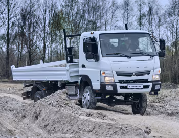 Mitsubishi Fuso Canter 6C18 4×4 three-way tipper [EU-spec] '2019–22