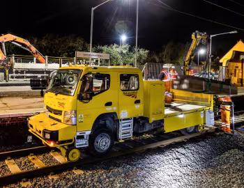 Mitsubishi Fuso Canter 6C18D 4×4 Road-Rail by Gos Tool & Engineering [UK-spec] '04.2015