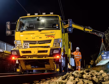 Mitsubishi Fuso Canter 6C18D 4×4 Road-Rail by Gos Tool & Engineering [UK-spec] '04.2015