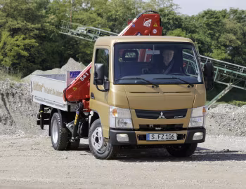 Mitsubishi Fuso Canter 6S15 Pritschenwagen mit Ferrari-Laderkran 541 A4 "50th Anniversary" [Germany] '2013