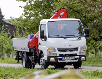 Mitsubishi Fuso Canter 6S15 Pritschenwagen mit Ferrari-Laderkran 541 A4 [Germany] '2013–22