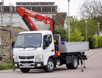 Mitsubishi Fuso Canter 6S15 Pritschenwagen mit Ferrari-Laderkran 541 A4 [Germany] '2013–22
