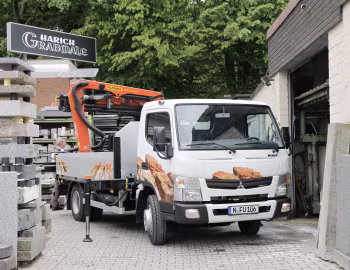 Mitsubishi Fuso Canter 7C18 mit Palfinger Pritscheaufbau und Ladekran PK 7001-EH [Germany] '2013–22