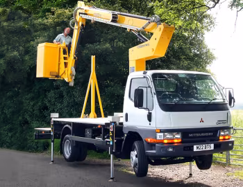 Mitsubishi Canter with Sky King 159 TJV crane [UK-spec] (FE5) '1999–2002