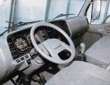 Интерьер Mitsubishi Fuso Canter HD '1993–2002