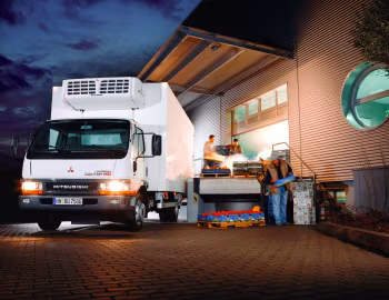 Mitsubishi Fuso Canter HD refrigerator truck [EU-spec] '1996–2002