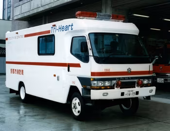 Mitsubishi Fuso Canter with Sapporo Body Tri-Heart (FG) '2000–08