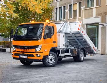 Mitsubishi Fuso eCanter 9C18e with roll-off tipper by Unsinn [EU-spec] '05.2023–н.в.