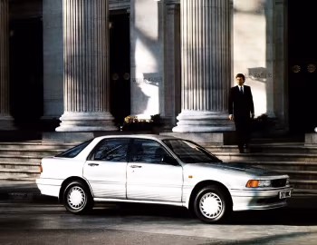 Mitsubishi Galant Hatchback [UK-spec] '1989–92