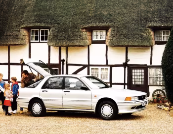 Mitsubishi Galant Hatchback [UK-spec] '1989–92