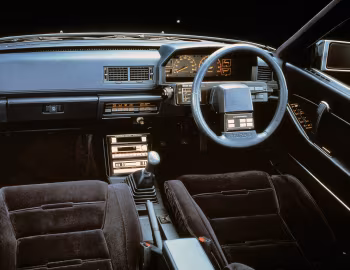 Торпедо Mitsubishi Galant Sigma 2000 VR Hardtop (E15A) '10.1984–10.1986