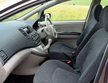 Interior Mitsubishi Grandis [UK-spec] '2004–10