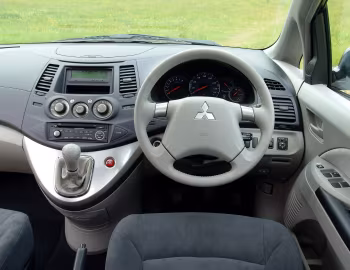 Front panel Mitsubishi Grandis [UK-spec] '2004–10