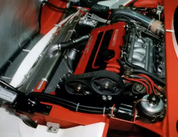 Sob o capô Mitsubishi HSR '1987
