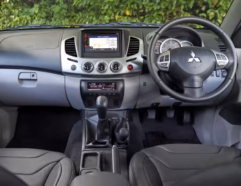 中控台 Mitsubishi L200 Barbarian [UK-spec] '2010–14