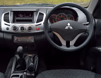 Торпедо Mitsubishi L200 Trojan [UK-spec] '2014–15