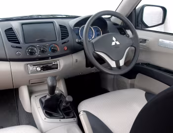 Торпедо Mitsubishi L200 4Life Club Cab [UK-spec] '2006–10