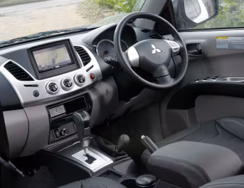 Interior Mitsubishi L200 Barbarian [UK-spec] '2010–14