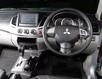 Painel frontal Mitsubishi L200 Barbarian [UK-spec] '2010–14