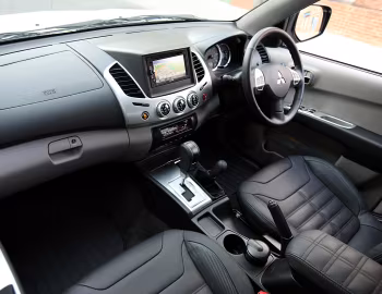 Interior Mitsubishi L200 Barbarian "Black" [UK-spec] '2012