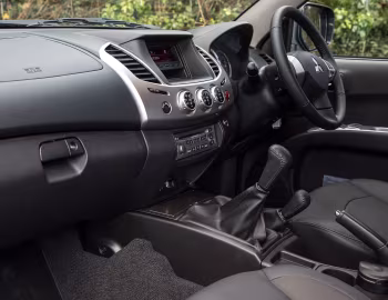 Интерьер Mitsubishi L200 "Challenger" [UK-spec] '2015