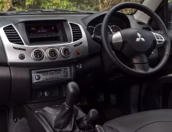 Интерьер Mitsubishi L200 "Challenger" [UK-spec] '2015