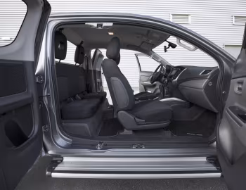 Интерьер Mitsubishi L200 Club Cab [Worldwide] '2015–19