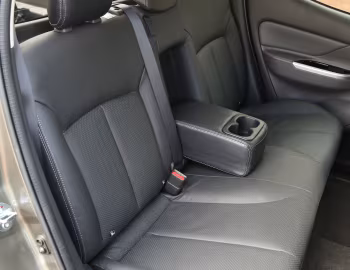 Interior Mitsubishi L200 Double Cab [Worldwide] '2015–19