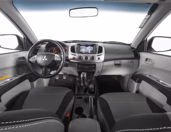 Интерьер Mitsubishi L200 Triton Savana "20 anos Motorsports" [Brazil] '2014