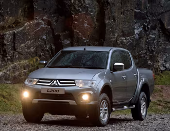 Mitsubishi L200 Trojan [UK-spec] '2014–15
