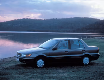 Mitsubishi Lancer Sedan '06.1988–10.1991