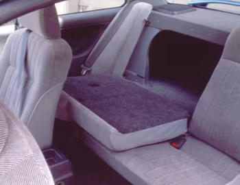 Интерьер 1993–96 Mitsubishi Mirage Coupe [North America] '1992–96