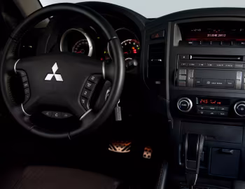 Торпедо Mitsubishi Montero 5-door '2011–14